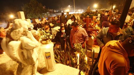 Tlahuac, panteon, Mixquic, Dia de Muertos