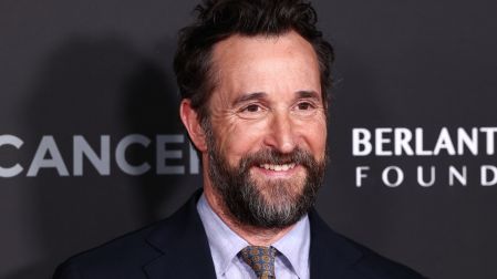 Noah Wyle arrives at The Barbara Berlanti 'Heroes Gala' benefiting F Cancer at The Barker Hangar in Santa Monica, Los Angeles, California, United States, on October 3, 2026. (Photo by Xavier Collin/Image Press Agency/NurPhoto) Image Press Agency / NurPhoto / NurPhoto via AFP
