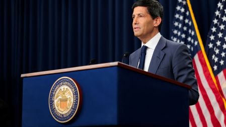 Fed congela tasas en 3.75%-4.00% previo a elecciones; advierte inflación elevada