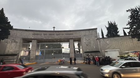 291026 MRA Panteon frances esta siendo velado Cuauhtemoc CardenasCiudad de México a 29 de Octubre del 2026Ciudad de México a 29 de Octubre del 2026 Panteón francés de la Ciudad de México en donde están siendo velados los restos del Ingeniero Cuauhtemoc Cardenas Solórzano. Foto Mateo Reyes Arellano
