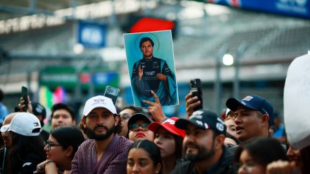 Los fans de "Checo" Pérez estuvieron atentos a la actividad del mexicano