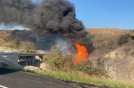 Explosión en ducto de Pemex