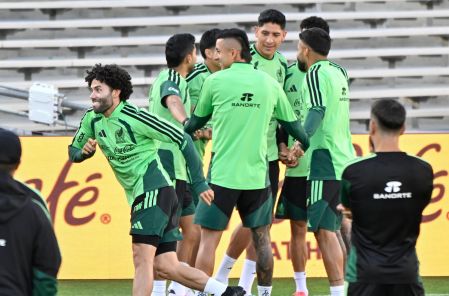 Edson Álvarez y César Huerta participaron en el entrenamiento de la Selección Mexicana en Pasadena. Javier Aguirre confía en que ambos llegarán en plenitud física al Mundial 2026.