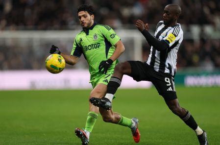 Raúl Jiménez no pudo evitar la caída del Fulham.