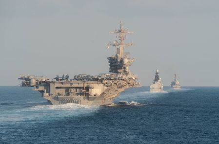 El USS Lincoln, de 333 metros, tiene capacidad para 65 aviones y 5 mil 770 tripulantes.