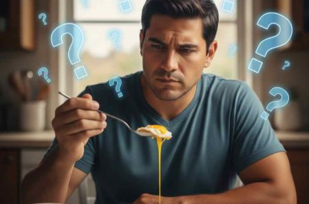 Comer solo la clara de huevo limita los nutrientes para el organismo.