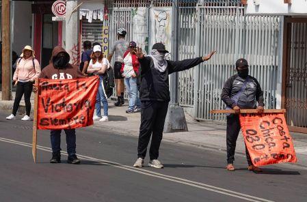 CIUDAD DE MÉXICO, 03JUNIO2026.- Integrantes de la Coordinadora Nacional de Trabajores de la Educación (CNTE), en su mayoría de la sección 9, realizaron una protesta frente a las oficinas de la Secretaria de Educación Pública (SEP), ubicadas sobre Avenida Universidad.FOTO: ROGELIO MORALES  /CUARTOSCURO.COM