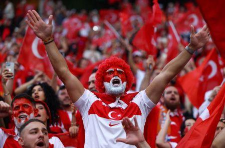 Aficionados de Turquía durante un partido de su selección previo al Mundial 2026.