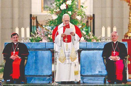 El León XIV oficiando misa en su tercer día de visita en España.