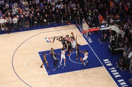 OG Anunoby, en la jugada que coronó una noche épica en el Garden.