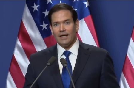 El mensaje fue acompañado por un fragmento en video de una conferencia de prensa encabeza por el secretario de Estado, Marco Rubio,