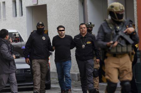 TOLUCA, ESTADO DE MÉXICO, 04SEPTIEMBRE2026.- Diego Sebastián “N” y Gerardo “N”, presuntos implicados en el multihomicidio de Atizapán, donde perdieron la vida Jonathan Meléndez, tecladista de Camilo Séptimo, su esposa embarazada, su pequeña hija de 3 años, una joven trabajadora y su mascota, fueron trasladados del Complejo Central de la Fiscalía General de Justicia del Estado de México (FGJEM) al Centro de Reinserción Social de Barrientos en Tlalnepantla. FOTO: CRISANTA ESPINOSA AGUILAR/CUARTOSCURO.COM