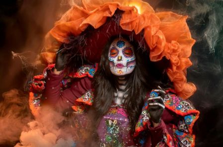 Mujer catrina en Día de Muertos.