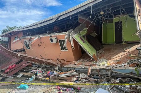 El sismo destruyó escuelas, hospitales, iglesias, edificios públicos, puentes y carreteras en el centro del país.