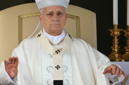El padre Louis Cameli, sacerdote de la Catedral Holy Name, pidió confiar en Dios ante la enfermedad del papa.