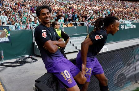 Lamine Yamal festeja nuevo gol con Barcelona