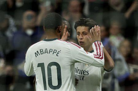Kylian Mbappé y Arda Güller celebran goles frente a Sevilla