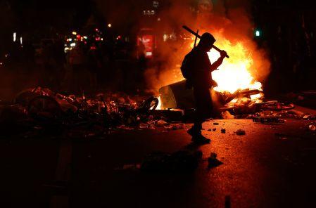 El fin de semana ha sido caótico en Francia debido a las protestas sociales y los saqueos.