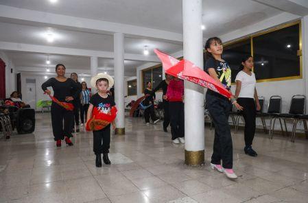 El Colectivo Folklórico Masehua’ayotl está integrado en su mayoría por vecinas de la colonia Bosques de Aragón, de Nezahualcóyotl.