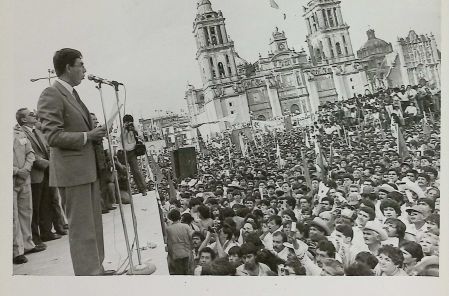Cárdenas abandonó el PRI tras considerar que el partido se había alejado de los principios de la Revolución Mexicana.