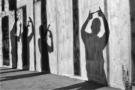 Cholos Harpys, de Graciela Iturbide, es una de las cinco fotografías que expone la artista en esta muestra.