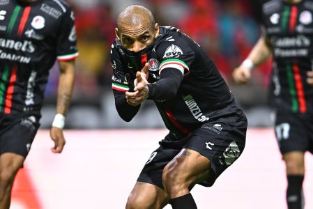 Joao Pedro llega a 12 goles tras su tanto contra Toluca y toma la cima en la tabla de goleo junto a Armando González.