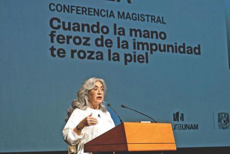 En el marco de la Cátedra Nelson Mandela de Derechos Humanos en las Artes, Cristina Rivera Garza dictó la conferencia Cuando la mano feroz de la impunidad te roza la piel
