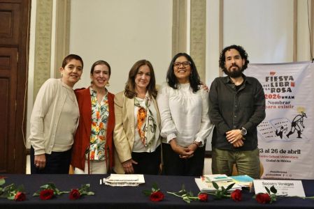 Anuncian la Fiesta del Libro y la Rosa 2026 en rueda de prensa.