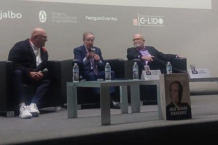 José Ramón Fernández con Víctor Trujillo y Andrés Bustamante en la presentación de su libro.