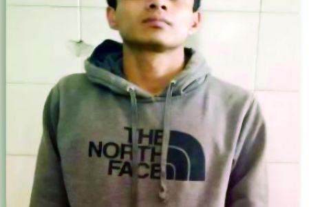 A Kevin “N”, de 23 años, se le encontró una pistola y una credencial falsa del IPN.