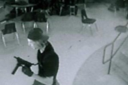 Los perpetradores de Columbine fueron los estudiantes de último año Eric Harris y Dylan Klebold.