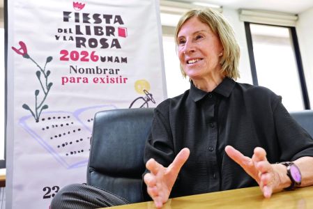 La escritora argentina María Negroni promueve en México su libro "Colección permanente".Ciudad de MÈxico a 24 de Abril del 2026Entrevista con la escritora argentina Maria Negroni, quien clausura la Fiesta del Libro y la Rosa este domingo con el conversatorio ìLa escritura desobedienteî. Se llevÛ a cabo en el Centro Cultural Universitario.Foto Mateo Reyes Arellano