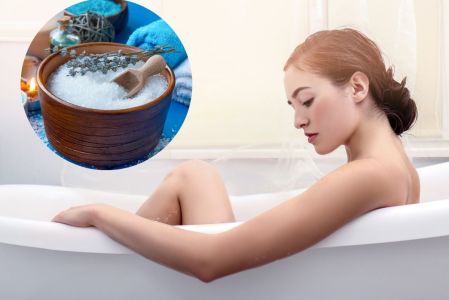 Cómo hacer un baño de sal para eliminar la mala energía / Guetty Images / Canva