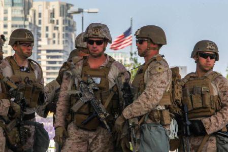 ¡Marines en las calles! Trump convierte su cumpleaños en desfile militar