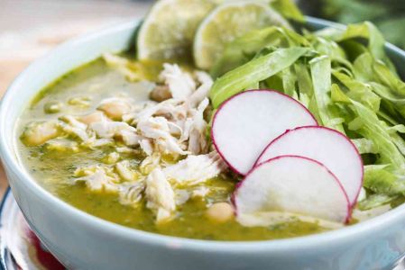 Pozole verde con pollo