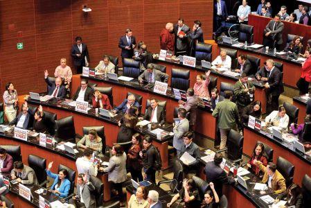 Legisladores en Sesión en el recinto del Senado de la República.