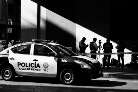 Las primeras indagatorias apuntan a que, tras disparar contra sus víctimas los agresores huyeron en una motocicleta