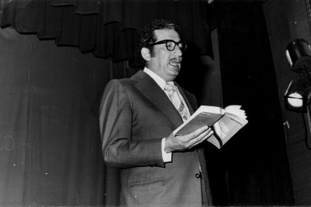 El homenaje por los 70 años de vida de Jaime Sabines se realizaría en la Sala Manuel M. Ponce; ante la afluencia de público la actividad se trasladó a la Sala Principal del Palacio de Bellas Artes, para dos mil personas.