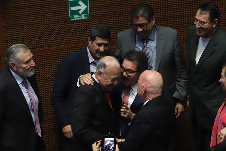 Mientras Anaya hablaba, el tablero del Senado mostró que estaban presentes los 128 senadores; la mayoría calificada para aprobar el Plan B se forma con 86 legisladores.