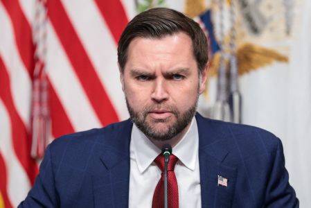 Vance analizará información oficial sobre ovnis tras orden de Trump de divulgar archivos.