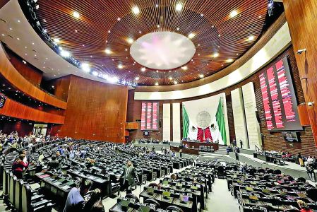 El Plan B de la reforma electoral debe quedar aprobado en la Cámara de Diputados, el Senado y los congresos locales a más tardar en mayo próximo.