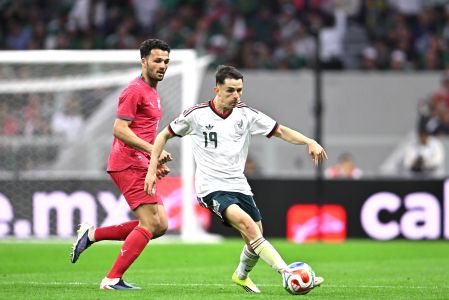 Gonçalo Ramos persigue a Alvaro Fidalgo durante el México-Portugal.