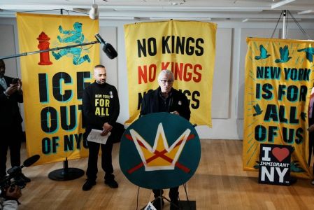 Robert De Niro reaparece en protesta contra Trump en Nueva York