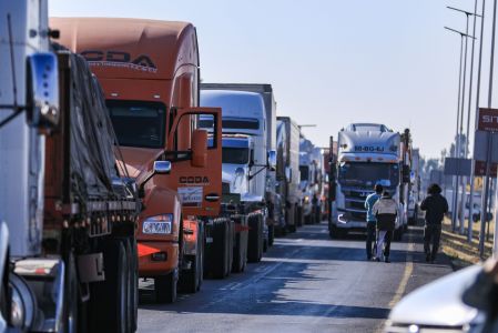 Bloqueo de transportistas y campesinos