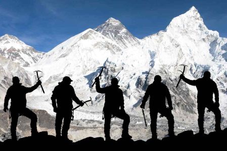 ¿Cuánto cuesta escalar el Everest?