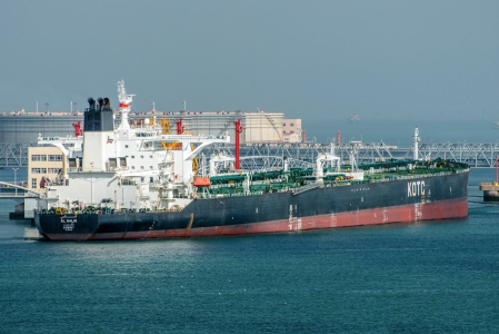 El superpetrolero kuwaití Al Salmi fue objeto de un ataque, denunciaron autoridades de ese país.