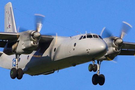 El avión Antonov An-26 se estrelló en un acantilado en la península de Crimea.
