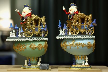 Los mejores chocolateros de Bélgica muestran su talento en una exposición de huevos de Pascua.