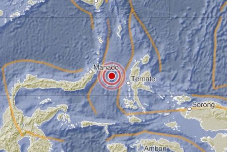 El terremoto ocurrió en el mar de Molucas y videos muestran la magnitud del movimiento telúrico.