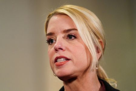 Donald Trump destituyó a la fiscal general Pam Bondi tras una reunión en el Despacho Oval, decisión que se conoció minutos antes de su discurso sobre Irán.